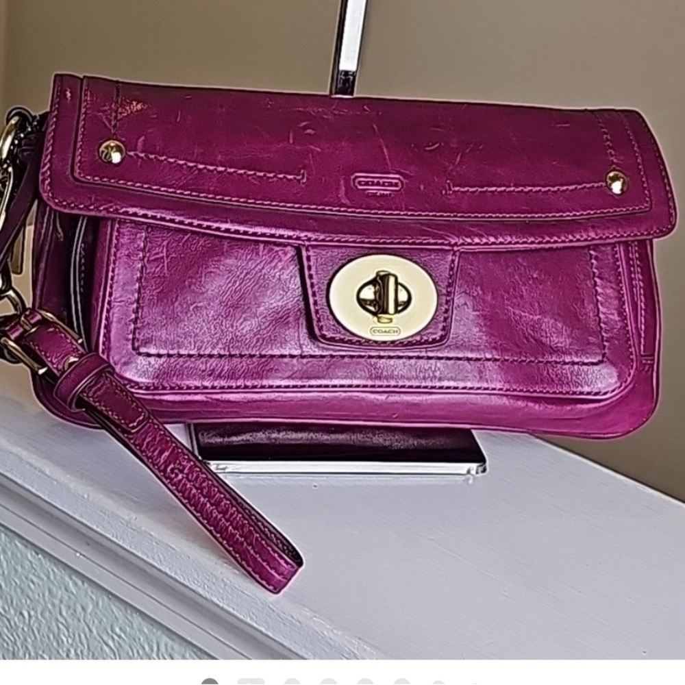 COACH 12450 Hampton Lindsey Leather Plum Flap Turnlock Clutch Charm Wrist Strap